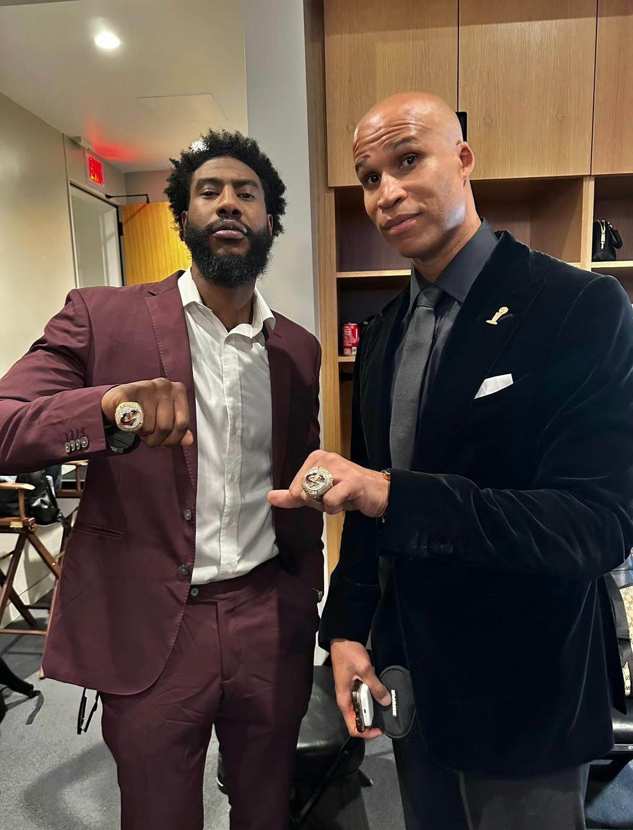 包含印第安纳步行者发布备战花絮，赛后战术微调，社区盾任务艰巨，训练强度明显提升的词条